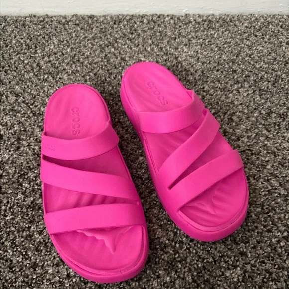 CROC Hot Pink Comfort Slides size 7 - Picture 2 of 4